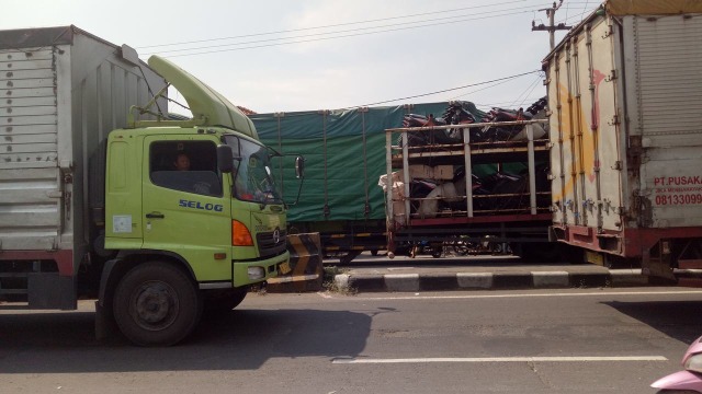 Kemacetan di pasar Tegalgubug, Cirebon (Foto: Novan Nurul/kumparan)