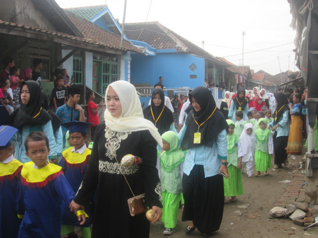 Orang Tua dan Lingkungan adalah Sumber Moral - kumparan.com