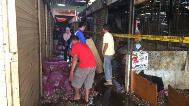 Pasca kebakaran di Pasar Kramat Jati. (Foto: Kelik Wahyu/kumparan)