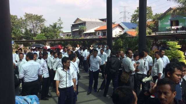 Demo pegawai kontrak TransJakarta (Foto: Kelik Wahyu/kumparan)