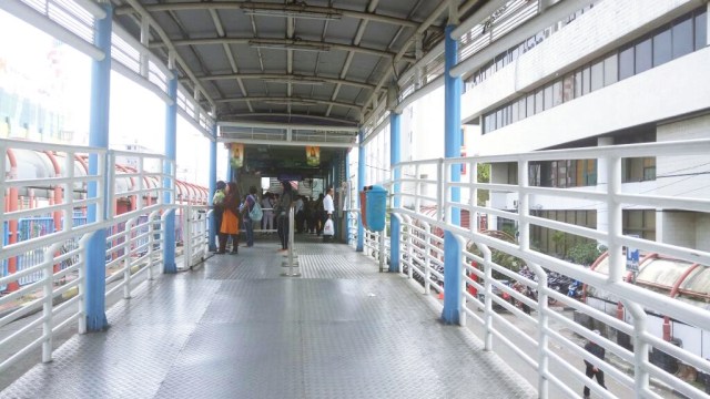 TransJakarta di Terminal Blok M masih beroperasi (Foto: Aria Pradana/kumparan)