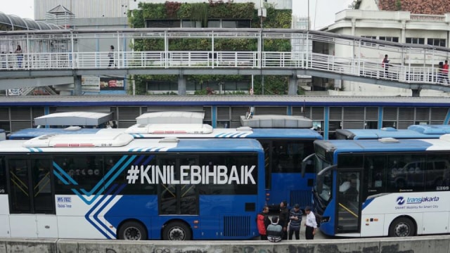 Aksi Mogok Bus TransJakarta di Halte Harmoni (Foto: Aditia Noviansyah/kumparan)