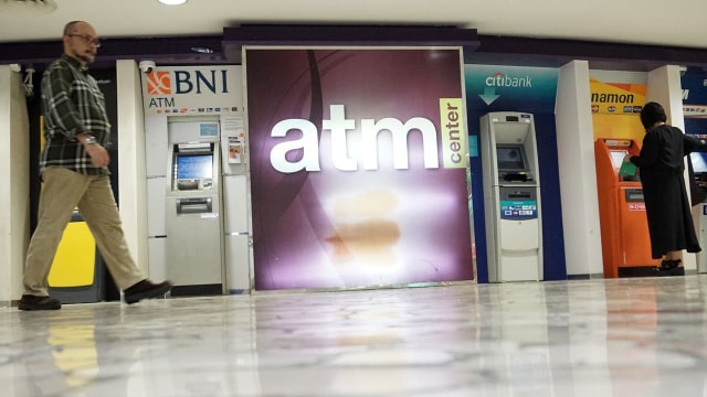Ilustrasi mesin ATM Foto: Aditia Noviansyah/kumparan