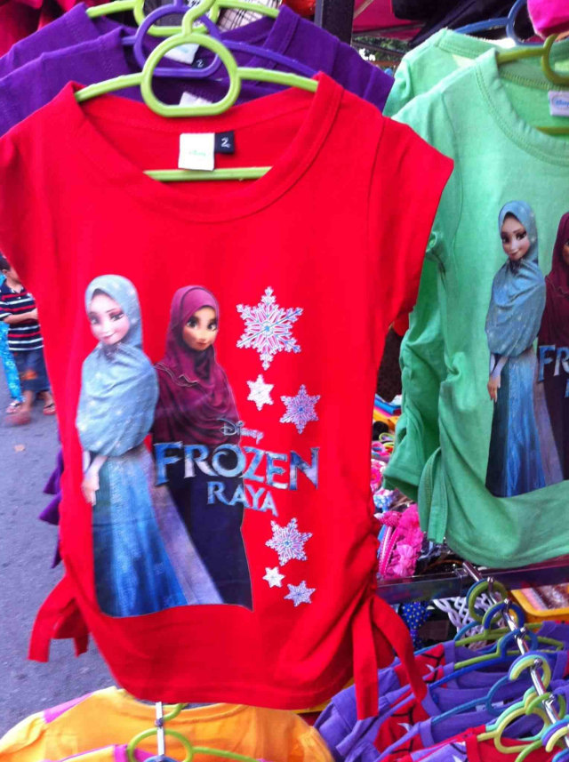 FROZEN MENYAMBUT LEBARAN