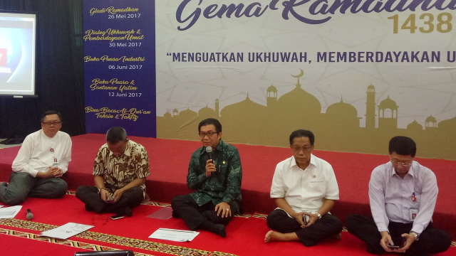 Bukber dengan Ketua DK OJK Muliaman Hadad (Foto: Nicha Muslimawati/kumparan)