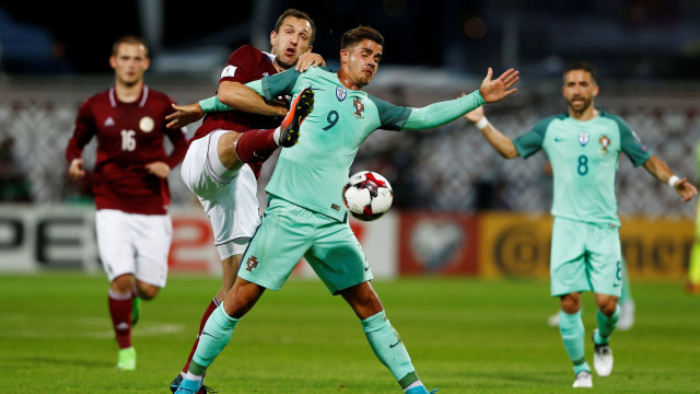 Andre Silva resmi berseragam AC Milan. (Foto: Kacper Pempel/Reuters )