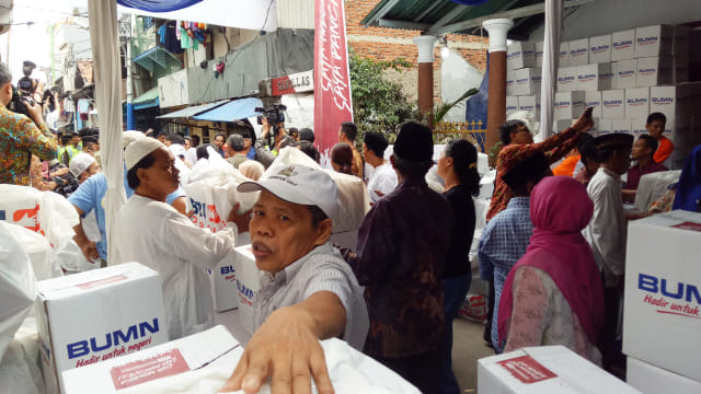 Pembagian 200 ribu paket Ramadhan BUMN. (Foto: Nicha Muslimawati/kumparan)