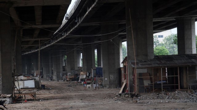 Bangunan liar di kolong Tol Kalijodo (Foto: Aditia Noviansyah/kumparan)