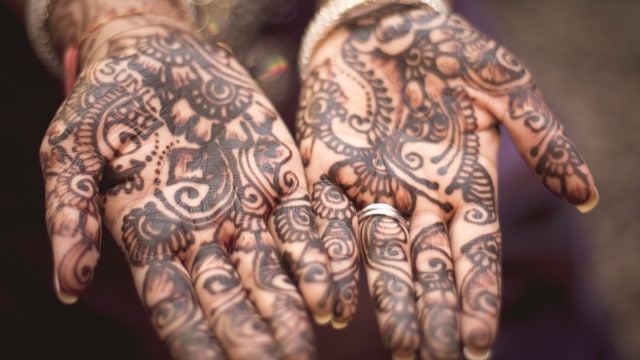 Henna, seni melukis tubuh di Timur Tengah (Foto: Pixabay)