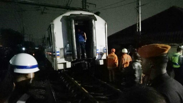 Terdapat korban di dalam gerbong kereta (Foto: Johanes Hutabarat/kumparan)