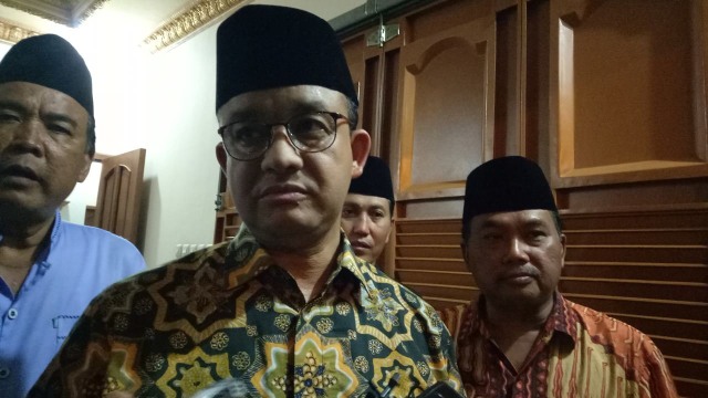 Anies Baswedan berbuka bersama  (Foto: Diah Harni/kumparan)