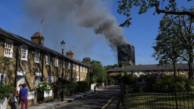 Kebakaran di London (Foto: REUTERS/Neil Hall)