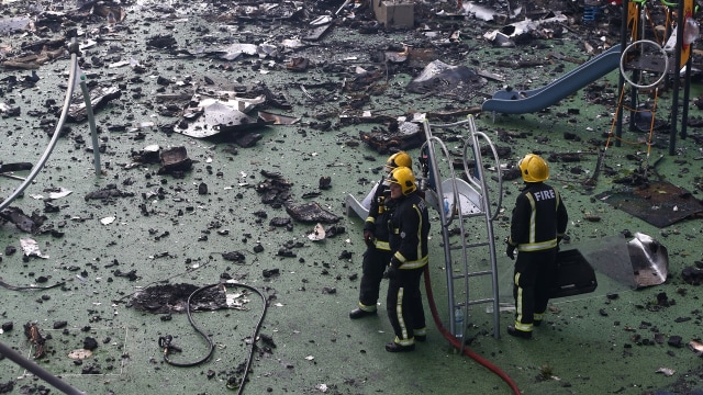 Kebakaran di London (Foto: REUTERS/Neil Hall)