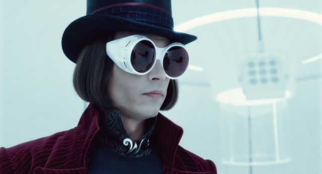 Depp di film Charlie and the Chocolate Factory (Foto: Warner Bros. Pictures)