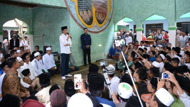 Jokowi kunjungi Pesantren Al Ihya Ulumudin. (Foto: Kris/Biro Pers Setpres)