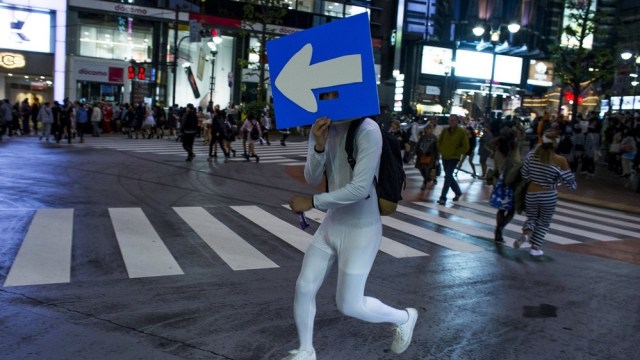 Peserta Halloween  di Shibuya Crossing (Foto: REUTERS/Thomas Peter)