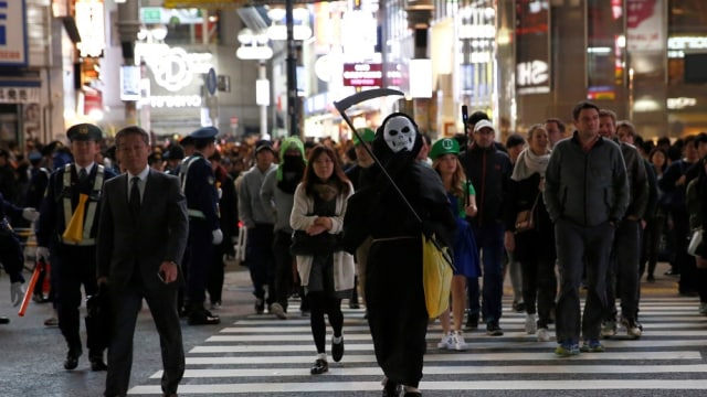 Peserta Halloween di Shibuya Crossing (Foto: REUTERS/Kim Kyung-Hoon)