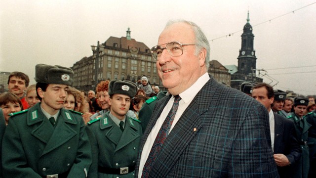 Hermut Kohl, mantan kanselir Jerman (Foto: REUTERS/Michael Urban/File Photo)