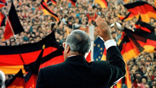 Helmut Kohl ketika masih menjabat Kanselir Jerman (Foto: REUTERS/Michael Urban)