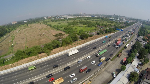 Kemacetan di Tol Cikampek Jelang Mudik Lebaran (Foto: Aditia Noviansyah/kumparan)