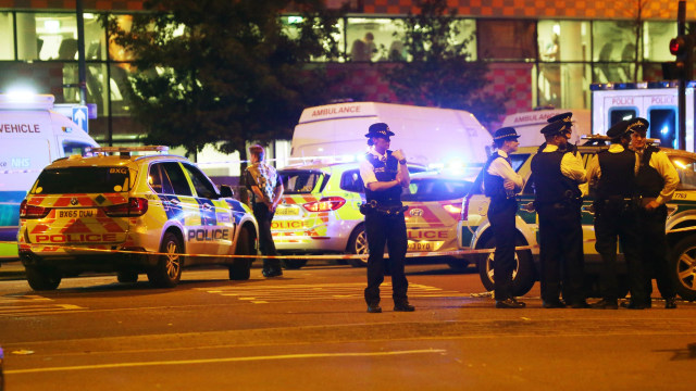 Polisi berjaga di dekat Finsbury Park, London. (Foto: REUTERS/Neil Hall)