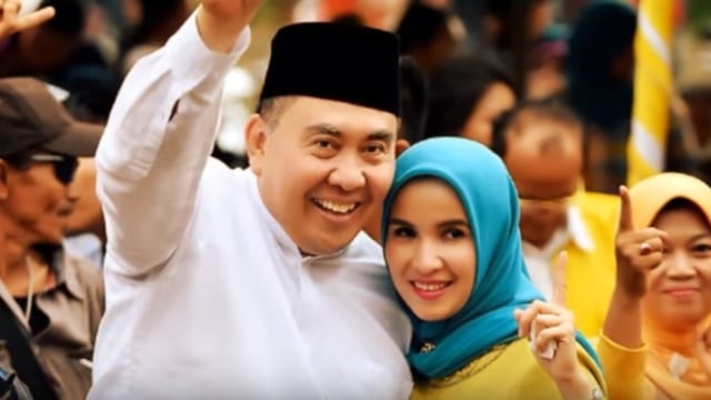 Ridwan Mukti dan istrinya (Foto: Youtube Ade Gingsul)