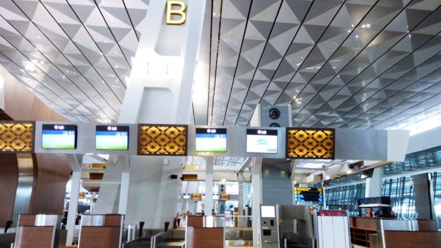 Counter Check Terminal 3 Bandara Soetta. (Foto: Diah Harni/kumparan)