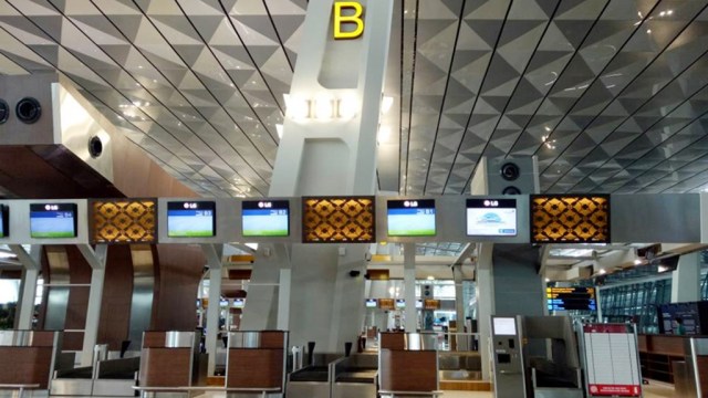 Counter Check Terminal 3 Bandara Soetta. (Foto: Diah Harni/kumparan)
