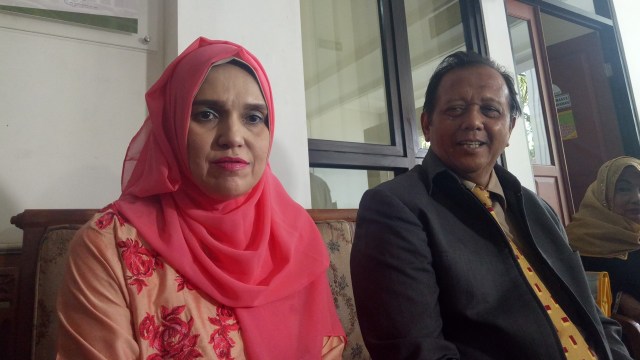 Ibu Tsania Marwa dan pengacara Busro Sapawi (Foto: DN Mustika Sari/kumparan)