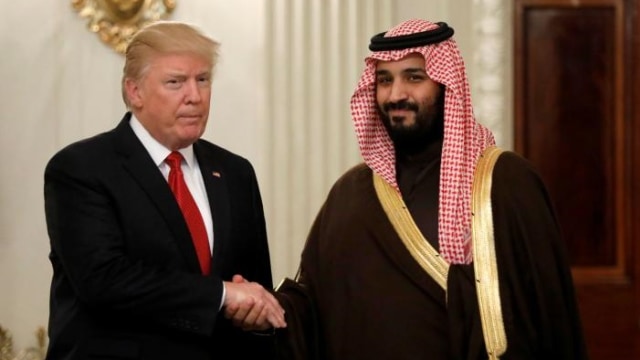 Mohammed bin Salman dan Donald Trump (Foto: REUTERS/Kevin Lamarque)
