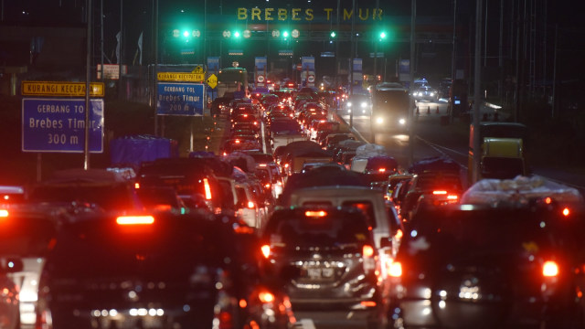 Kemacetan di Tol Brexit. (Foto: Antara/Akbar Nugroho Gumay)