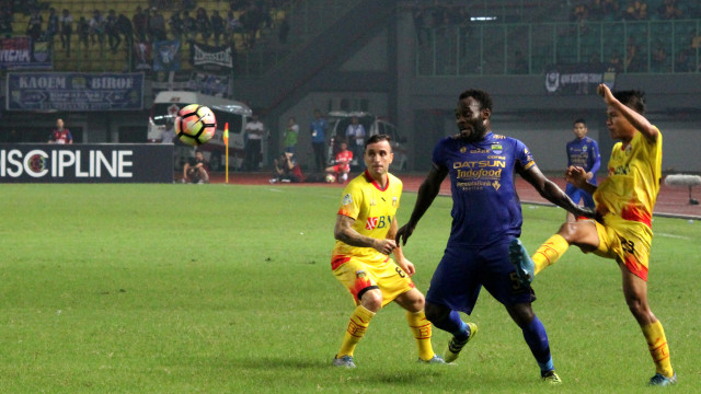 Persib pada laga versus Bhayangkara FC. (Foto: Risky Andrianto/Reuters)