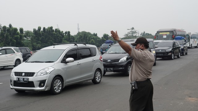 Suasana arus mudik di Tol Cikampek. Foto: Aditia Noviansyah/kumparan