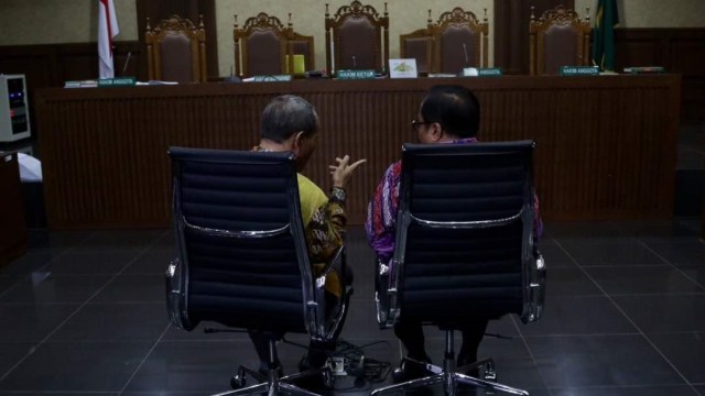 Irman dan Sugiharto menjalani sidang tuntutan (Foto: Fanny Kusumawardhani/kumparan)