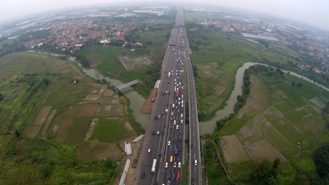 Pintu Tol Cikarang macet (Foto: Aditia Noviansyah/kumparan)