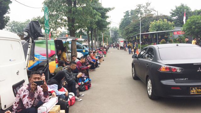 Kepadatan pemudik di Stasiun Pasar Senen. (Foto: Kelik Wahyu Nugroho/kumparan)