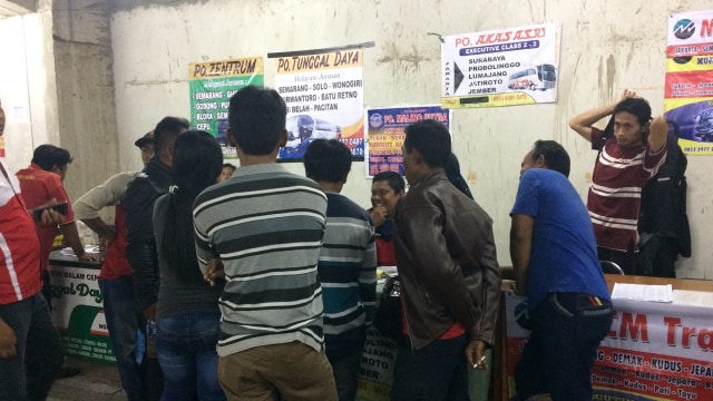 Terminal Pulo Gebang ramai pemudik (Foto: Iqra Ardini/kumparan)