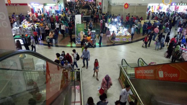 Suasana di Pasar Tanah Abang Jelang Lebaran (Foto: Wandha Nur/kumparan)