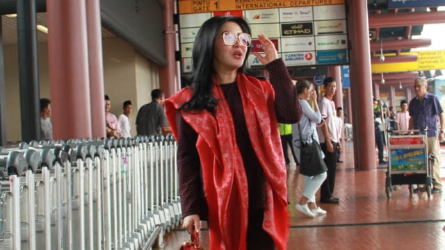 Syahrini di Bandara Soekarno-Hatta (Foto: Munady)