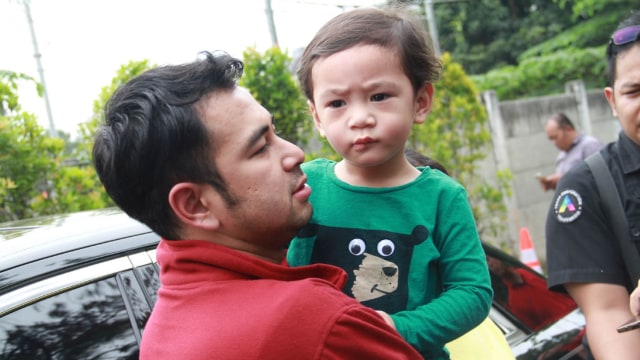 Raffi Ahmad dan Rafathar (Foto: Munady)