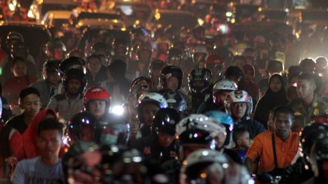 Padatnya malam takbiran di Bogor. (Foto: Yulius Satria/Antara)