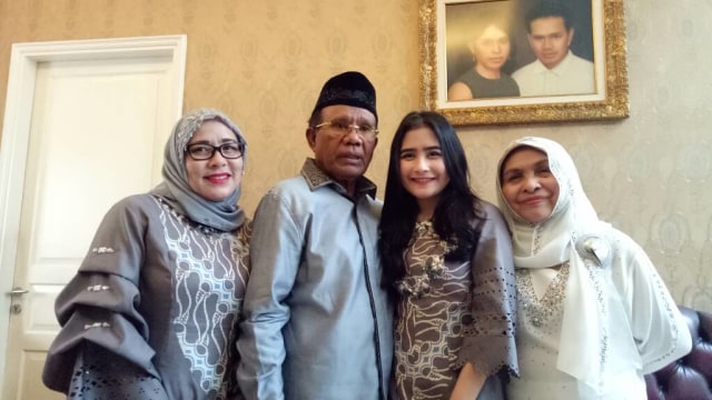 Open house Lebaran di rumah Prilly Latuconsina