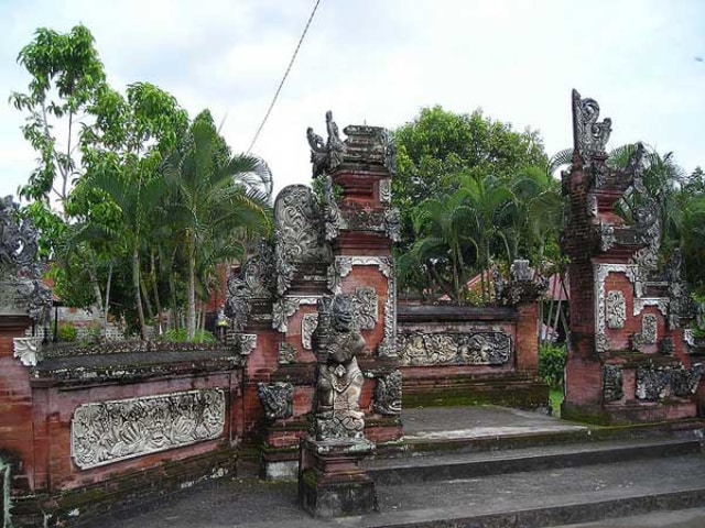 Pura Lingsar Lombok Barat (Foto: lombokbaratkab.go.id)