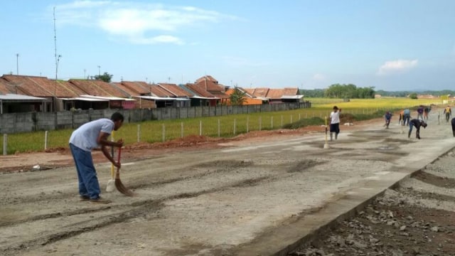 Jokowi: Siapa Suruh Makan Jalan Tol? Makan Aspal Nanti Sakit Perut (557010)