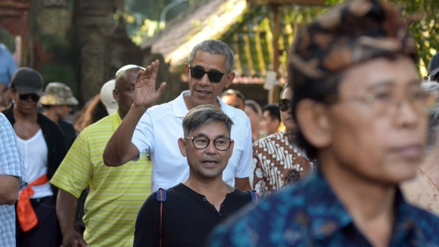 Obama berkunjung ke Pura Tirta Empul Gianyar, Bali (Foto: Antara/Wira Suryantara)