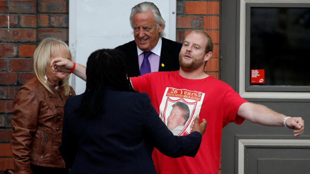 Keluarga korban tragedi Hillsborough (Foto: Reuters/Andy Yates)