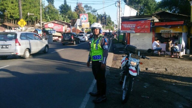 Pemotor Juga Jadi Penyebab Macet Di Puncak | Kumparan.com