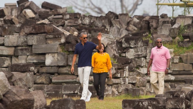 Barack Obama di Candi Prambanan (Foto: REUTERS/Pius Erlangga)