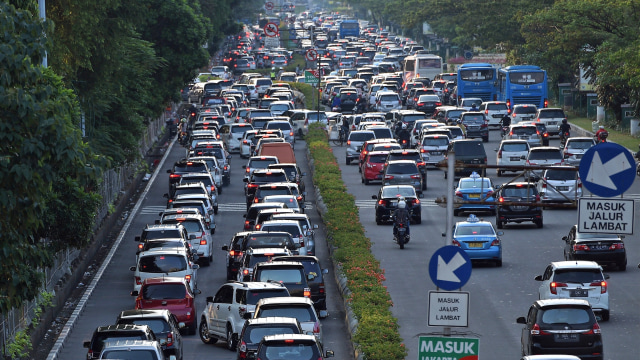 Kemacetan menuju Jakarta Fair (Foto: Sigid Kurniawan/ Antara)