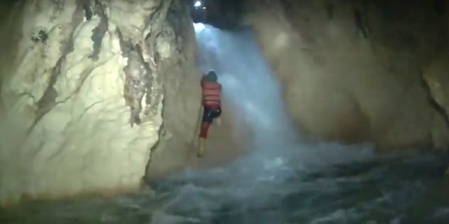 Ada Air Terjun Tersembunyi di Goa Ngerong